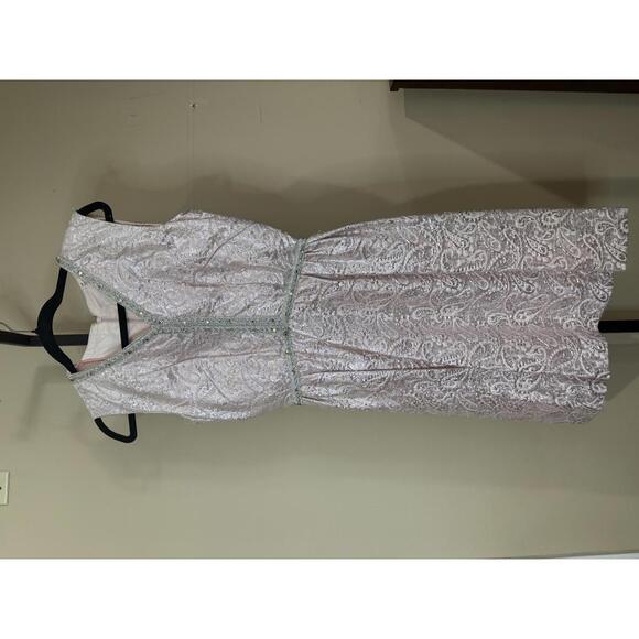 60s Vintage Elegant Sleeveless Women's Cocktail Dress with Beaded Trim - Picture 2 of 9